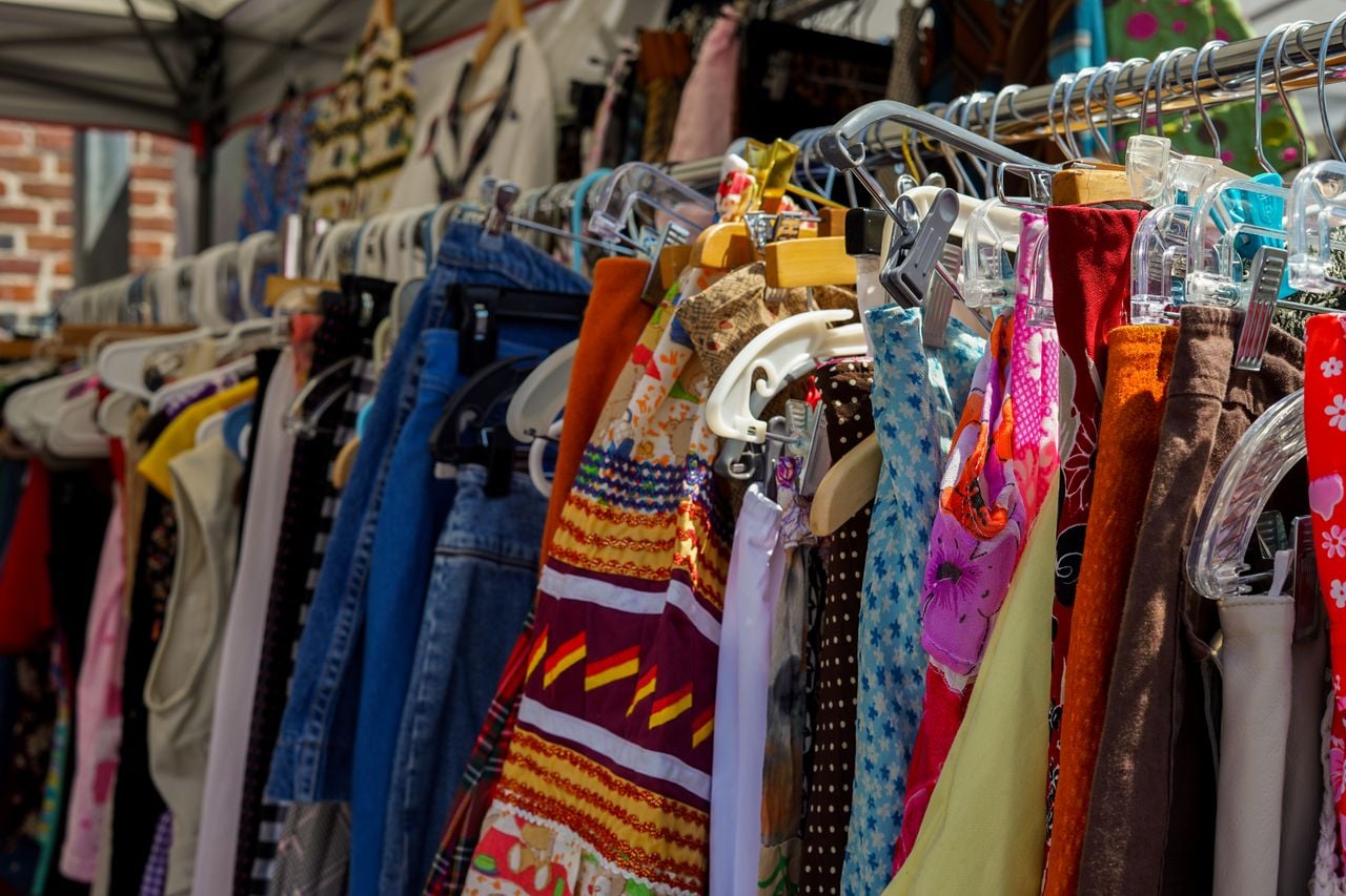 10 Garage Sale Shopping Secrets I Wish I’d Known Years Ago — They’ll Help You Find the Best Stuff