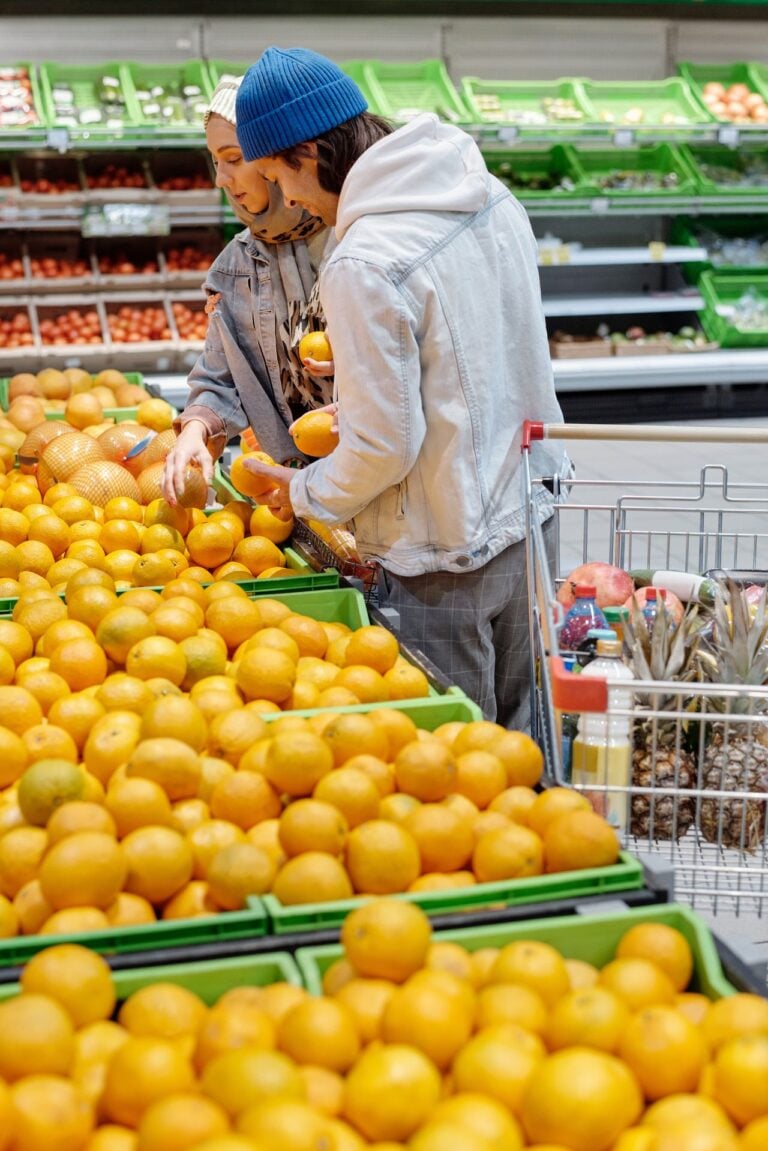 couple grocery shopping