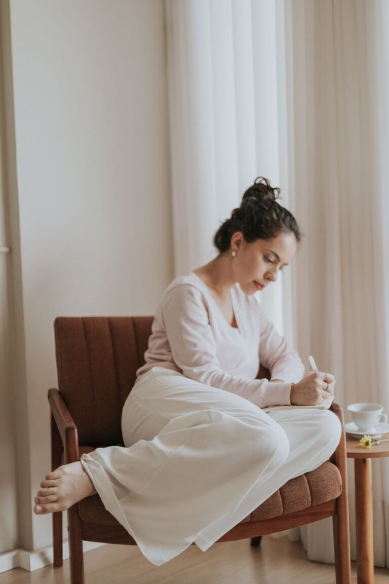 7 Habits to Help You Spend Less When Everything Around You Is Telling You to Buy More