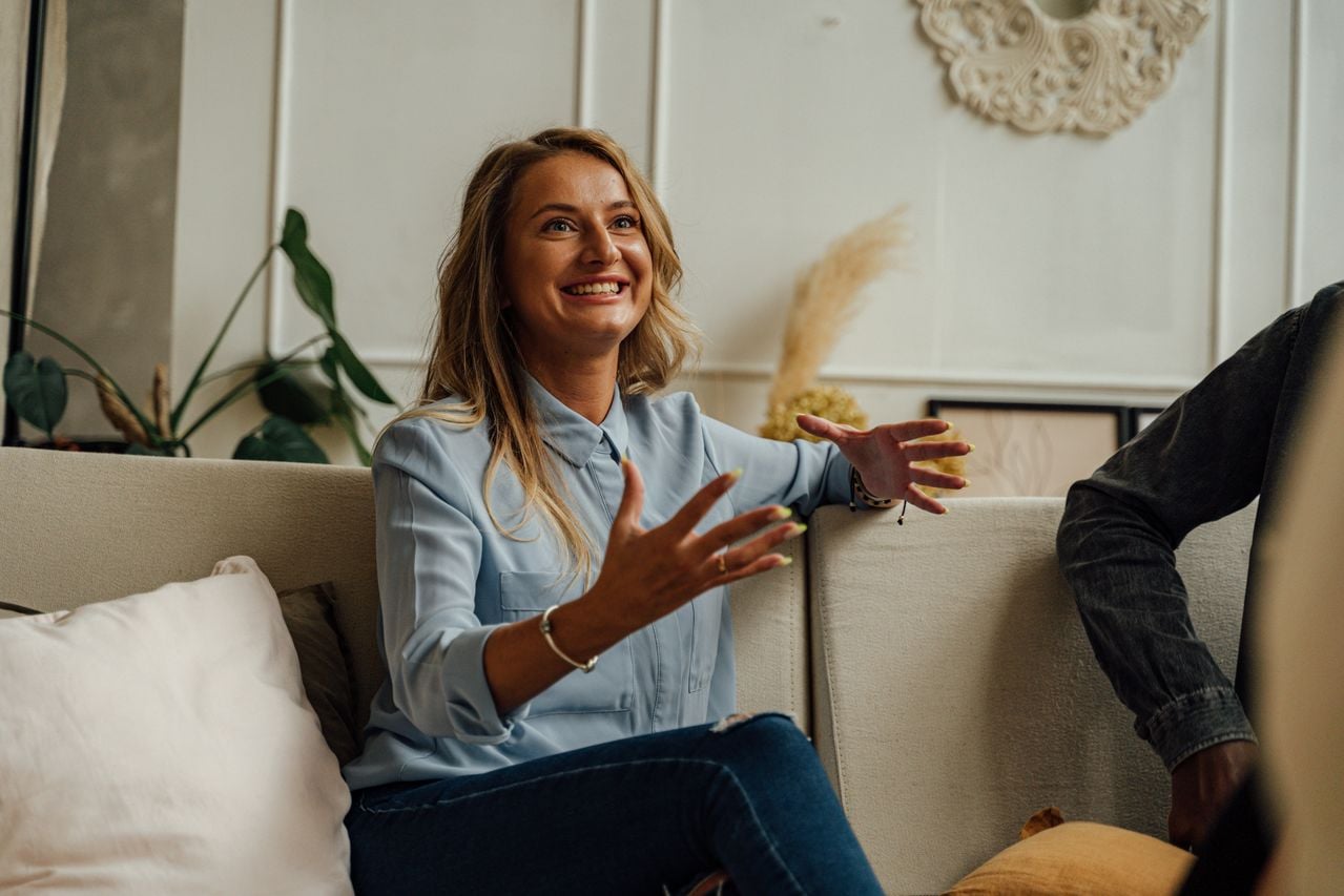 10 Social Behaviors That Can Make People Stop Wanting to Talk to You