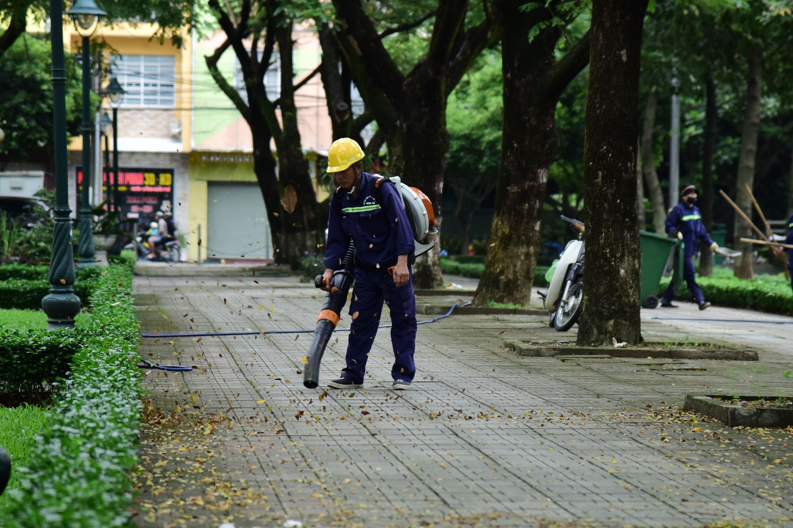 Leaf Blower