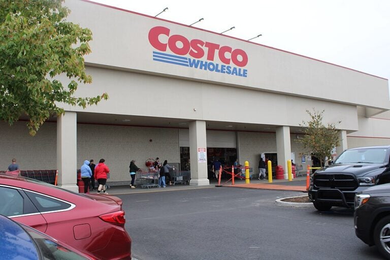 10 Annoying Things Costco Shoppers Do That Drive Other Customers Crazy
