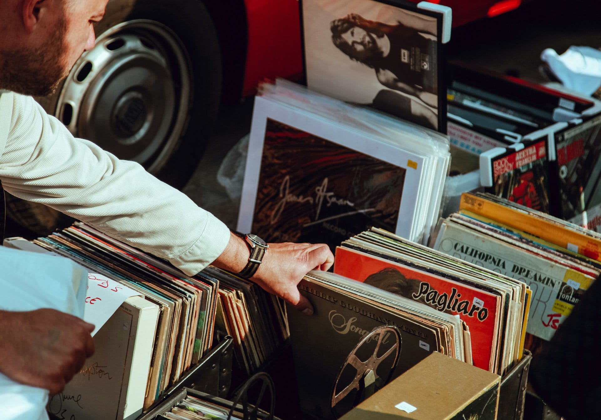 12 Flea Market Finds Men Just Can&rsquo;t Walk Away From