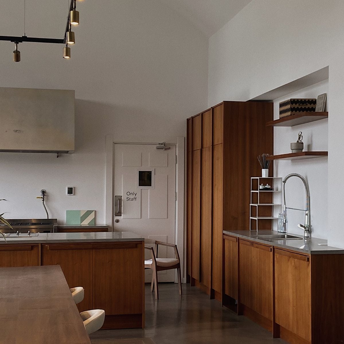 15 Things People Throw Away While Downsizing That They End Up Wishing They’d Kept
